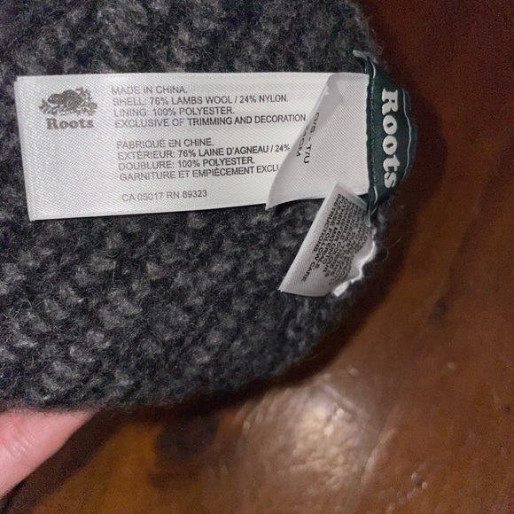 Roots Cabin Lambs Wool Blend Winter Hat Toque - Picture 8 of 8